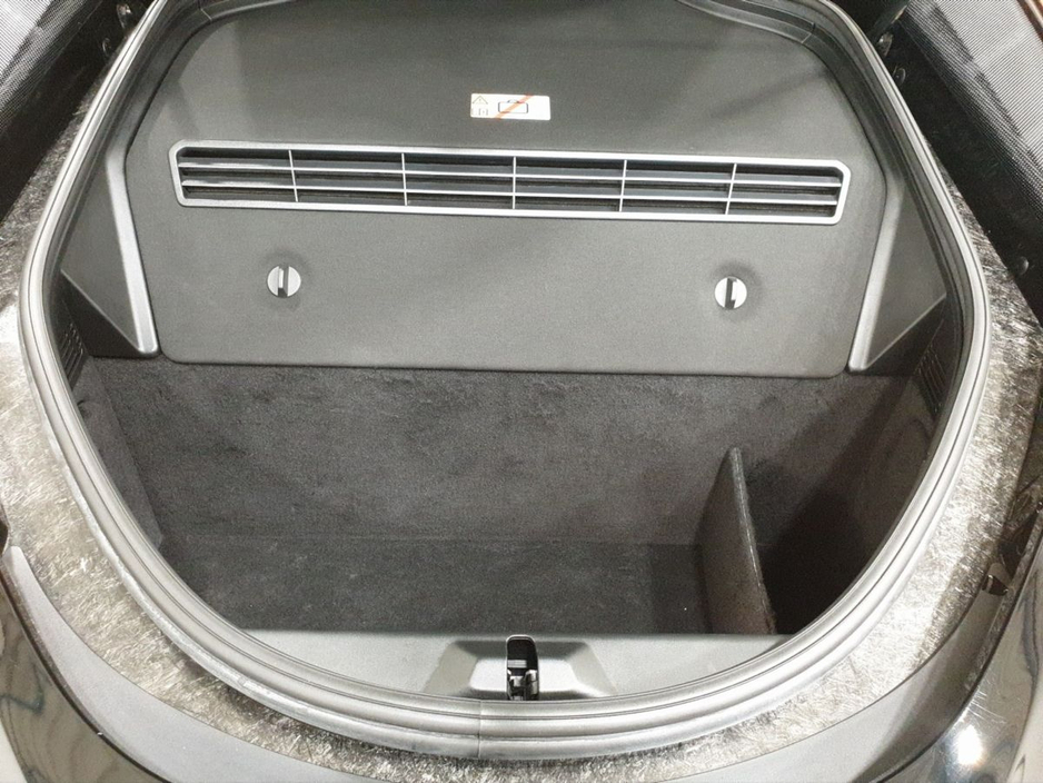 2019 BMW i8 - image 12