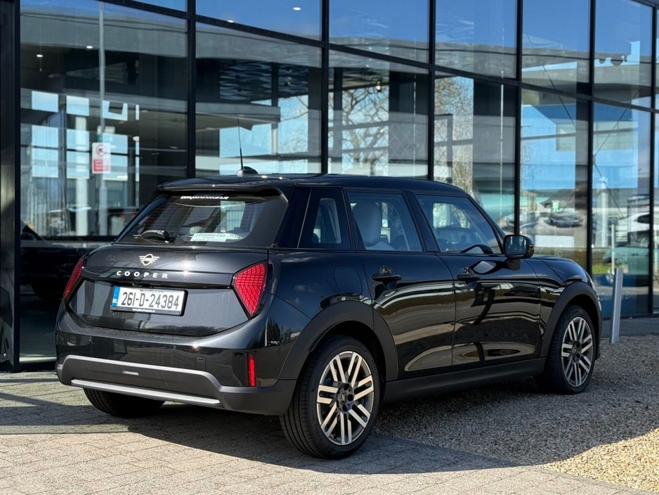 2026 MINI Hatch - image 2