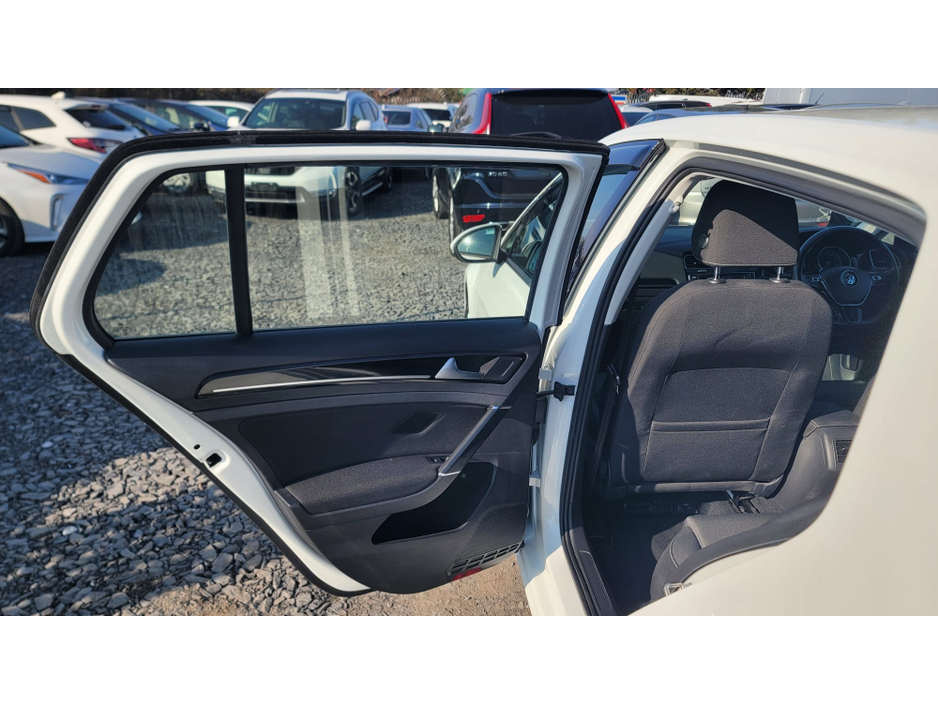 2014 Volkswagen Golf - image 13