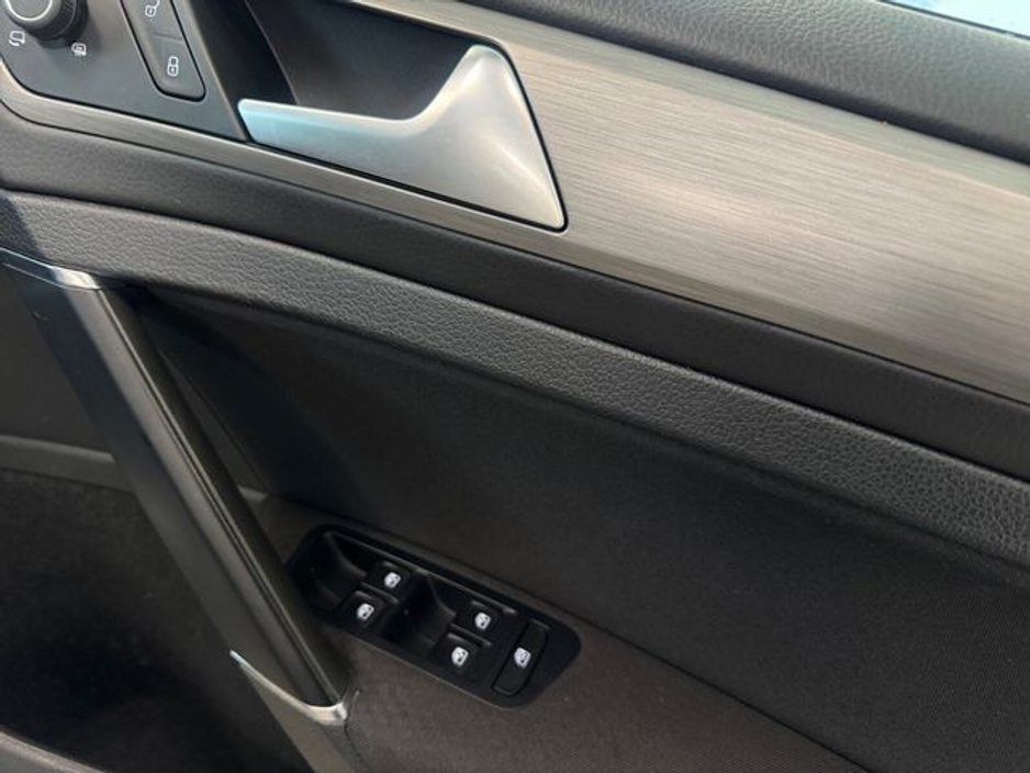 2017 Volkswagen Golf - image 12