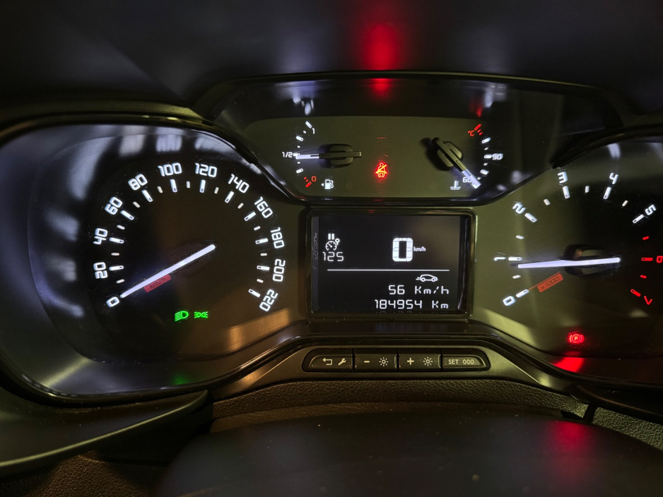 2021 Citroen Berlingo - image 21