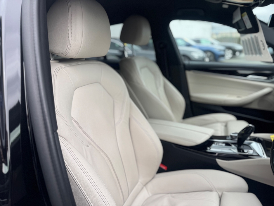 2022 BMW 5 Series - image 14