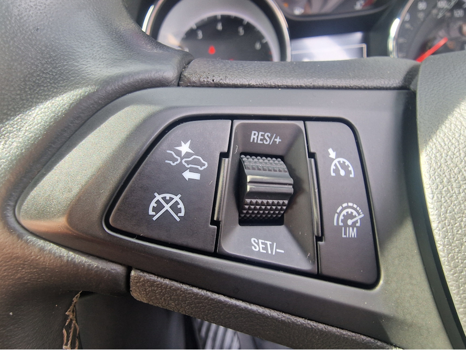 2017 Opel Astra - image 17