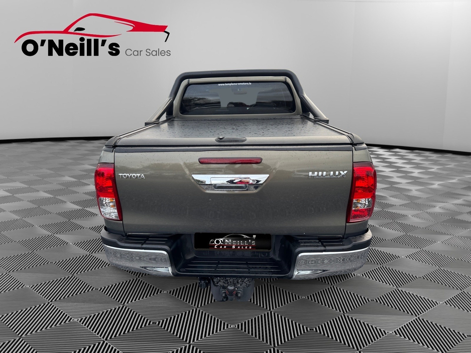 2025 Toyota Hilux *NO VAT* 2.8L SR5 MANUAL #340 €52,999