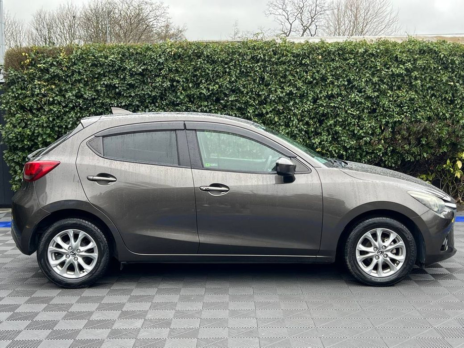 2016 Mazda Demio 1.3 SKYACTIV // HEATED SEATS // HEADS-UP DISPLAY // SERVICE HISTORY // BLUETOOTH MUSIC €10,900