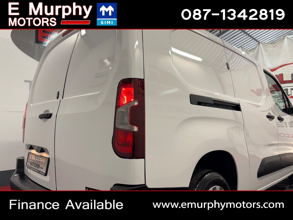 2022 Peugeot Partner - image 25