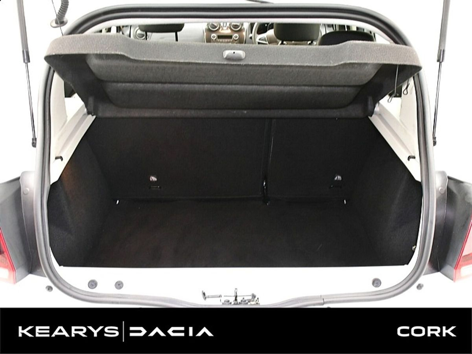 2019 Dacia Sandero - image 8