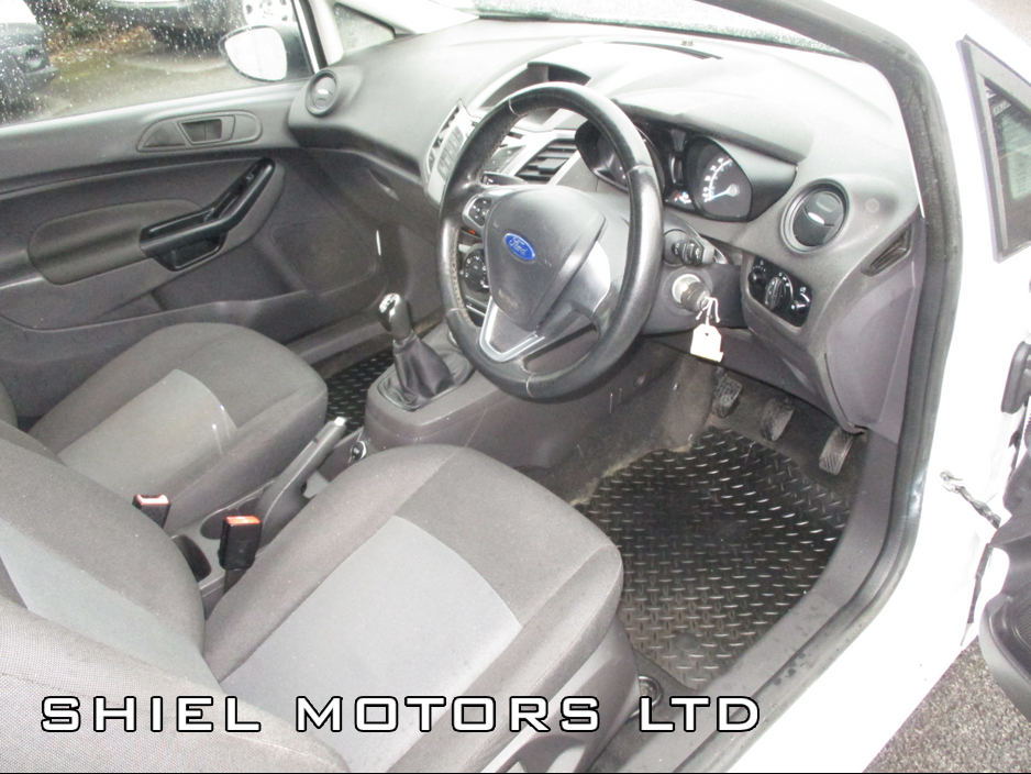 2016 Ford Fiesta - image 10