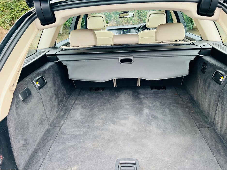 2012 BMW 5 Series ALLOYS // ROOF RAILS // CREAM LEATHER INTERIOR €7,900