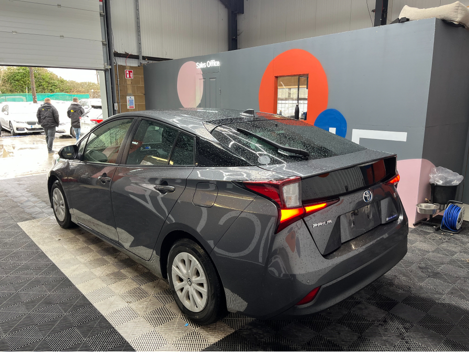 2022 Toyota Prius - image 4