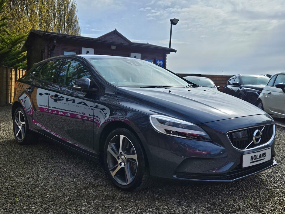 2019 Volvo V40 - image 15