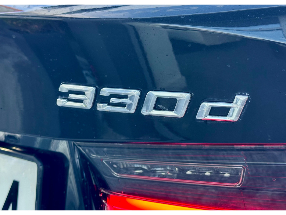 2019 BMW 3 Series - image 13