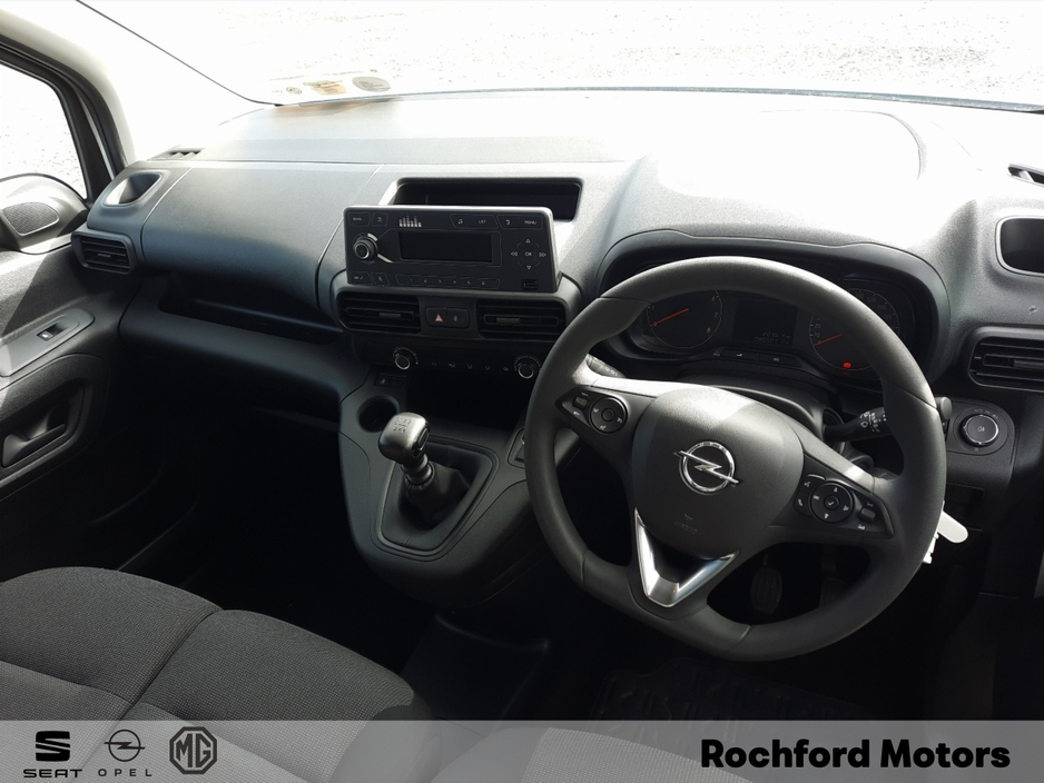 2022 Opel Combo - image 8