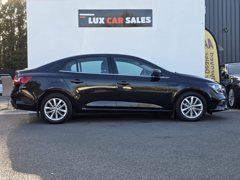 2020 Renault Megane - image 3