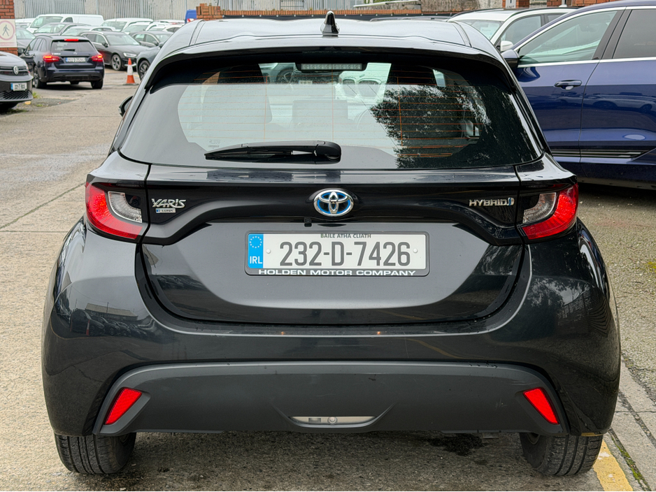 2023 Toyota Yaris - image 10