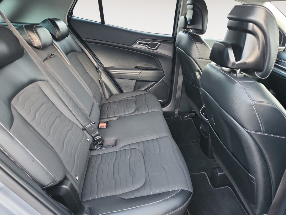 2022 Kia Sportage - image 12