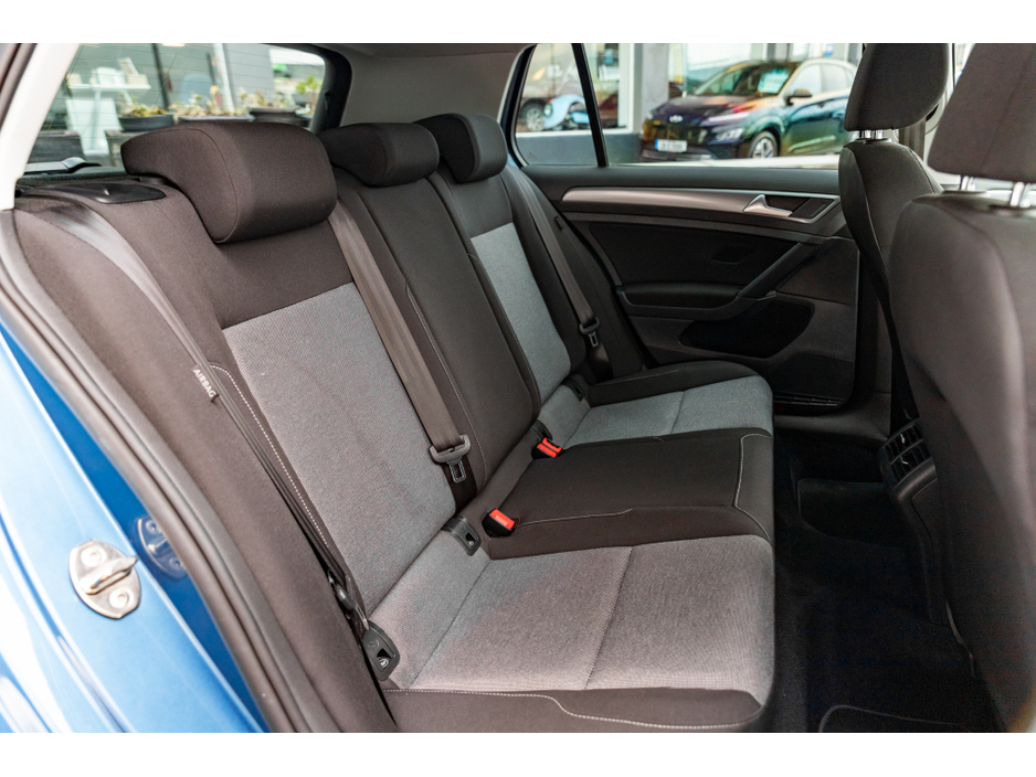 2016 Volkswagen Golf - image 10