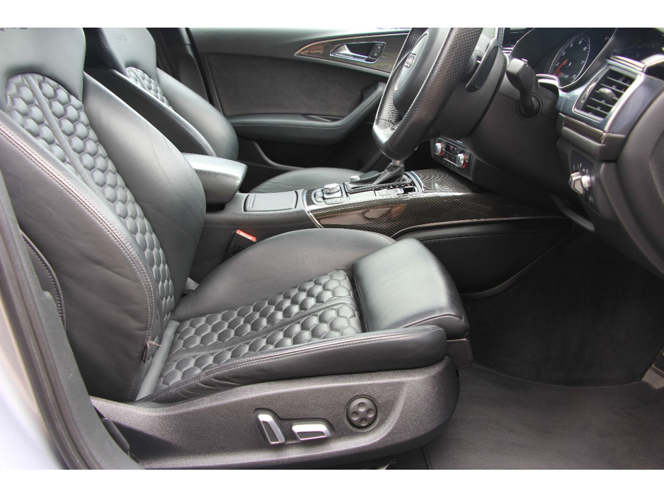 2016 Audi RS6 - image 13