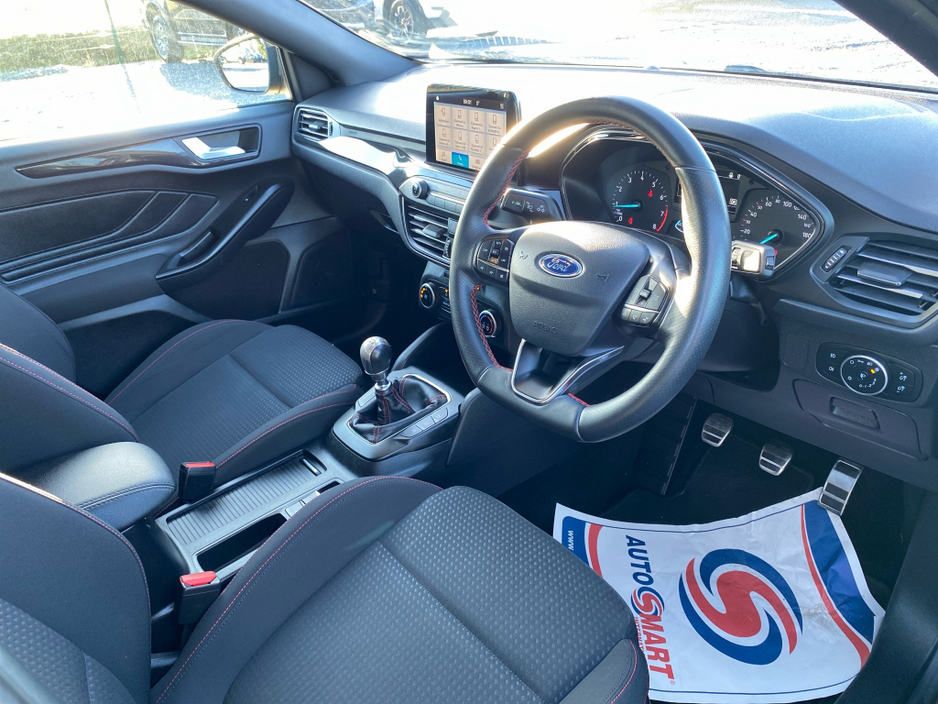 2020 Ford Focus - image 8