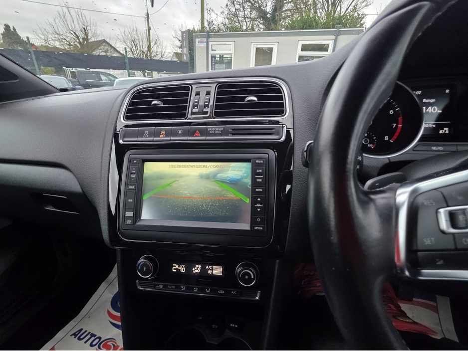 2015 Volkswagen Polo - image 14