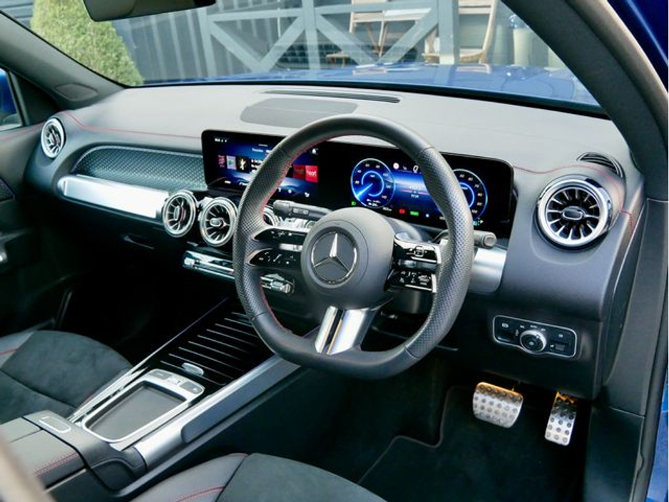 2025 Mercedes-Benz EQB - image 12