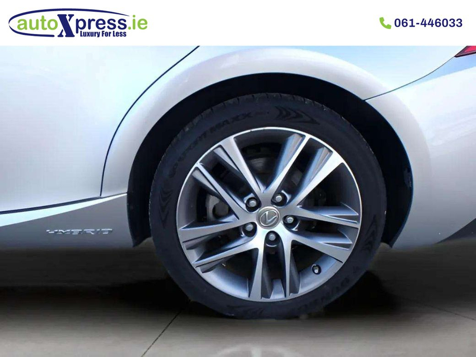 2019 Lexus IS 300 h Hybrid VERSION L, Reversing camera