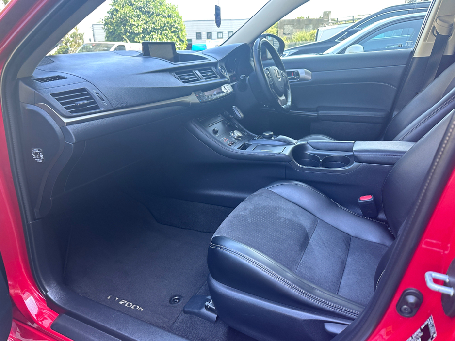 2016 Lexus CT 200 h - image 11