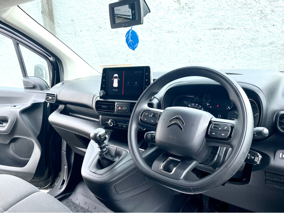 2023 Citroen Berlingo - image 9