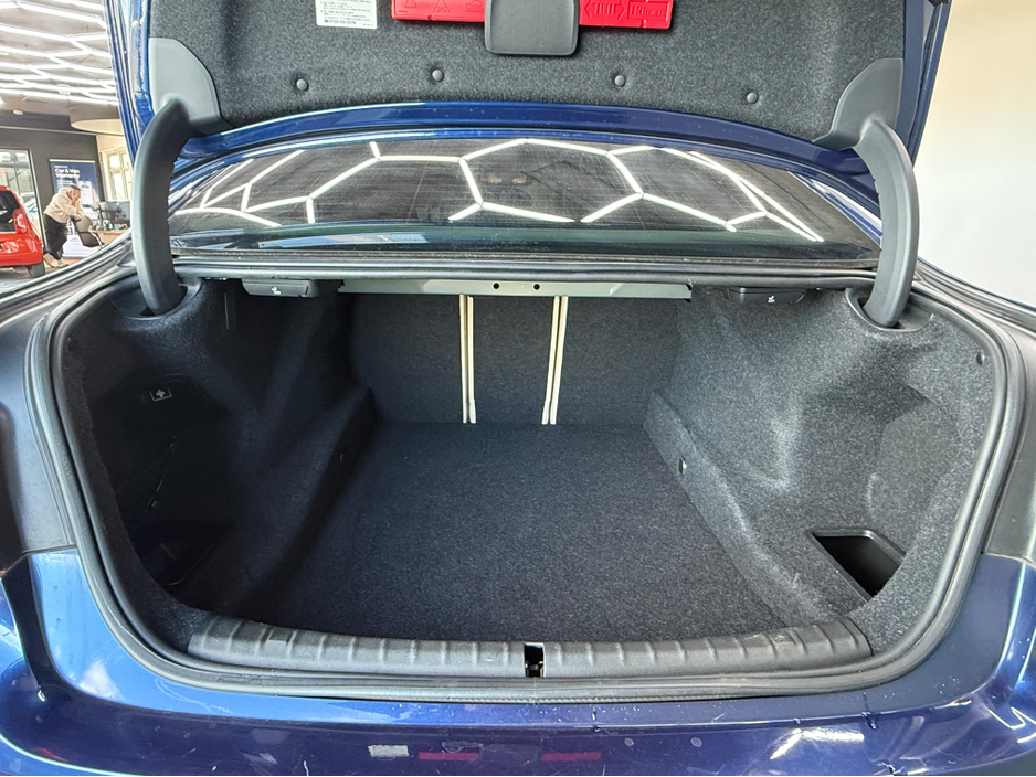 2017 BMW 5 Series - image 25