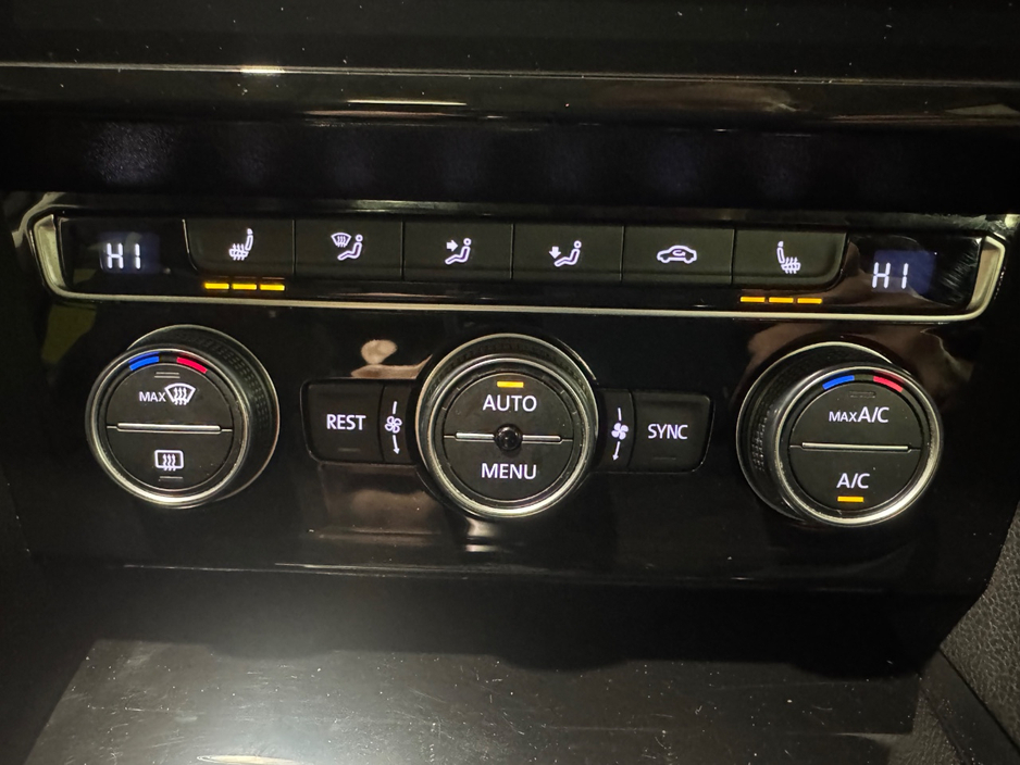 2019 Volkswagen Passat - image 21