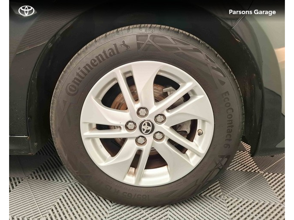 2024 Toyota Yaris - image 13