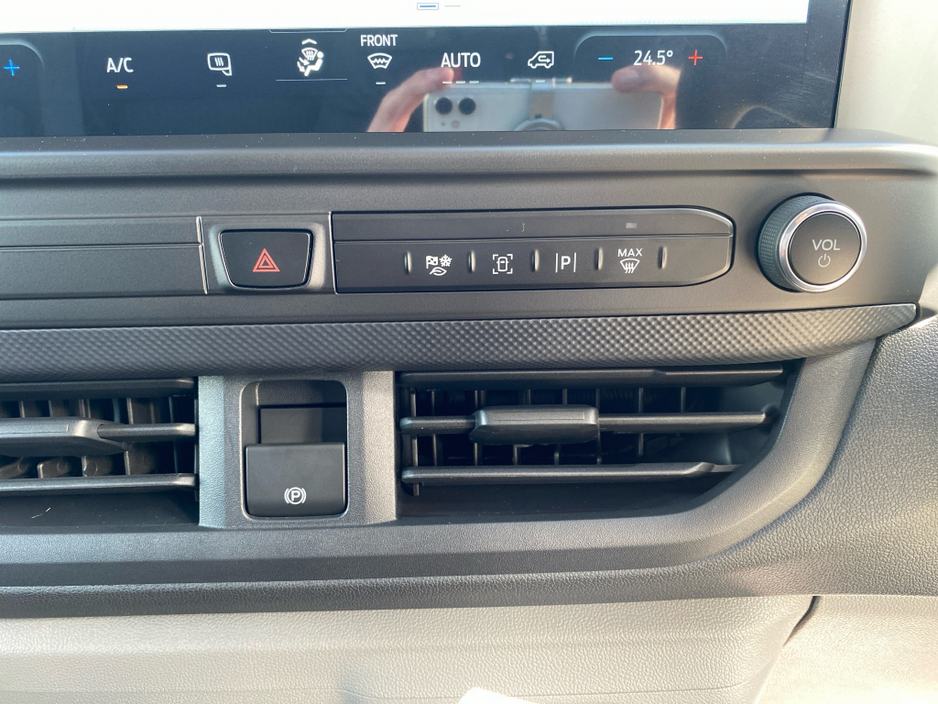 2026 Ford Transit Custom - image 15