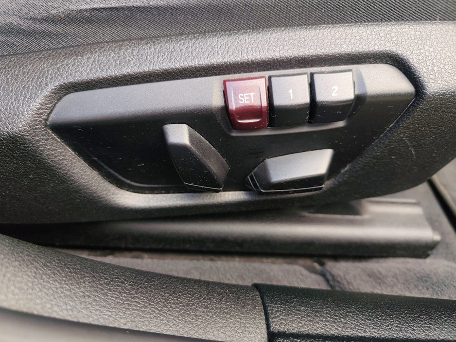 2015 BMW 3 Series - image 18