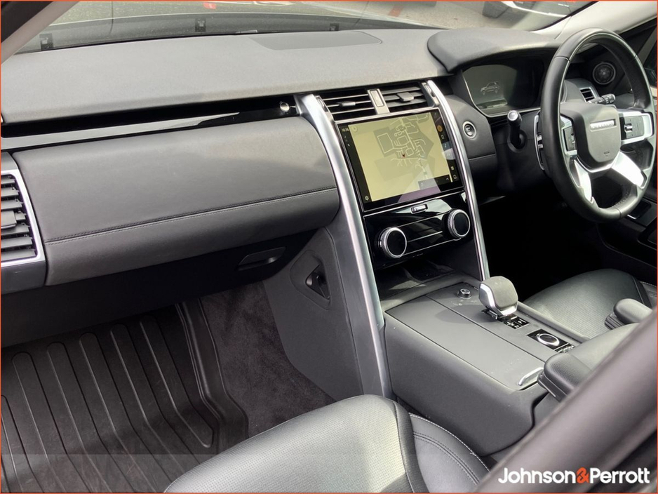 2023 Land Rover Discovery - image 4