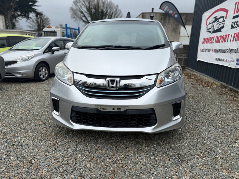 2015 Honda Freed - image 2