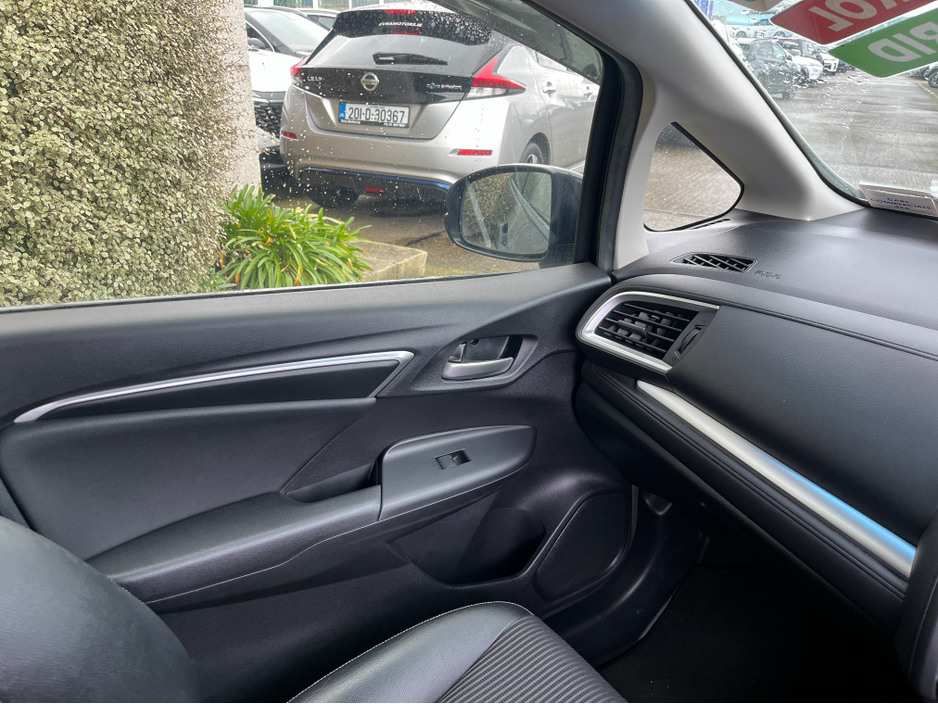 2018 Honda Fit AUTOMATIC HYBRID 1.5 PETROL //HALF LEATHER SEATS//REVERSE CAMERA//KEYLESS ENTRY//ADAPTIVE CRUISE CONTROL// €13,950