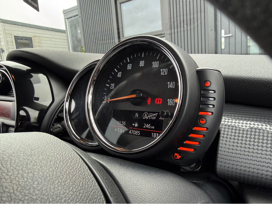 2017 MINI Cooper Black Ed 1.5P €15,750