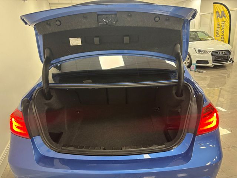 2015 BMW 3 Series - image 14