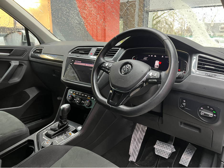 2020 Volkswagen Tiguan - image 11