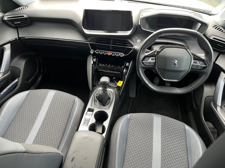 2020 Peugeot 2008 - image 5