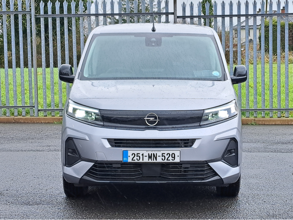 2025 Opel Combo SPORTIVE L1H1 1.5TD 100BHP **REVERSING CAMERA** €19,919