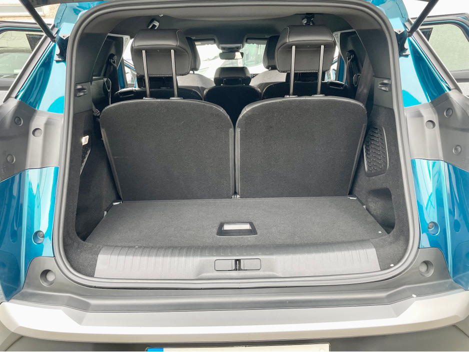 2025 Peugeot 5008 - image 23