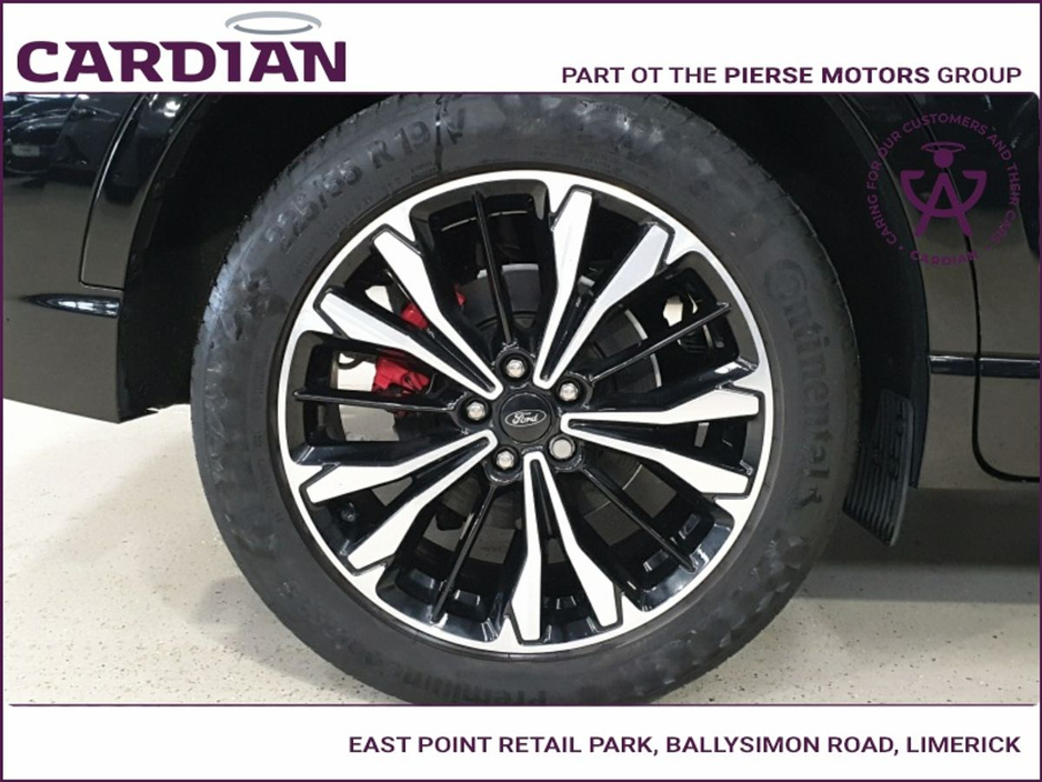 2022 Ford Kuga - image 9
