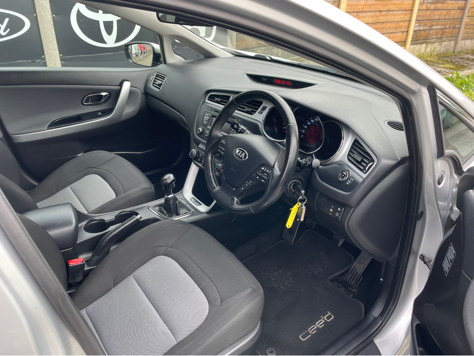 2012 Kia Ceed - image 13