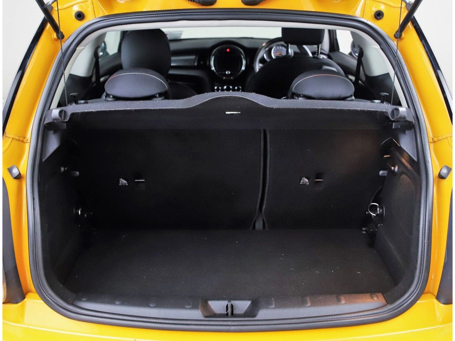 2015 MINI Hatch - image 27