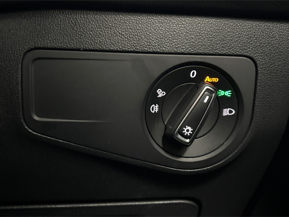 2023 Volkswagen Tiguan R-LINE 2.0 TDI AUTOMATIC 7 SEATER**PANORAMIC SUNROOF**HEATED MULTIFUNCTIONAL STEERING WHEEL**DIGITAL DASH**HEATED FRONT SEATS**REVERSE CAMERA**BLACK LEATHER INTERIOR**KEYLESS ENTRY**APPLE CARPLAY** €42,995