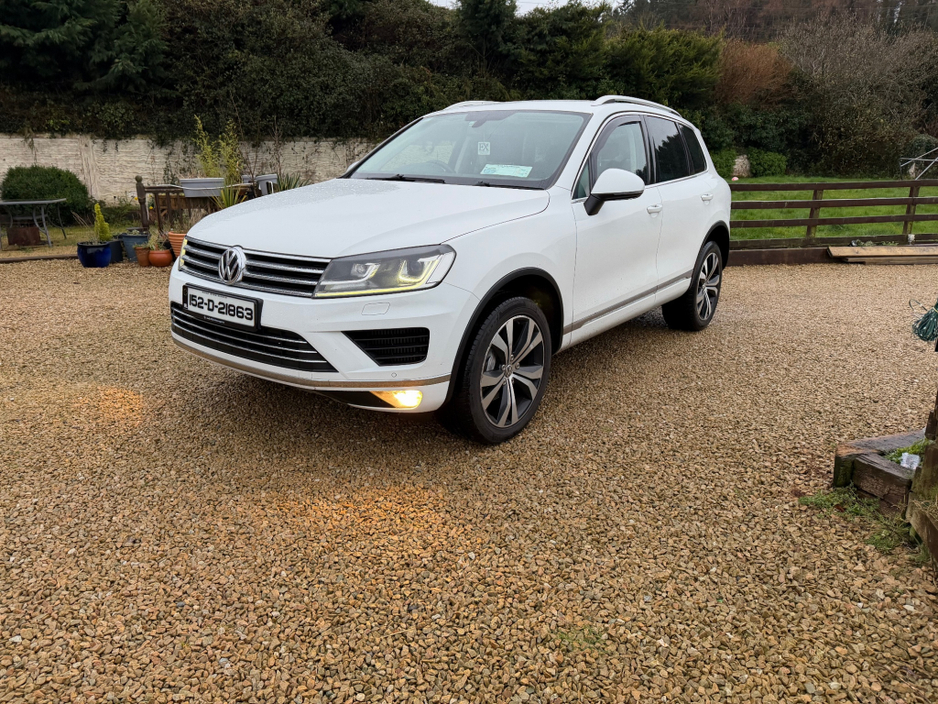 2015 Volkswagen Touareg - image 9