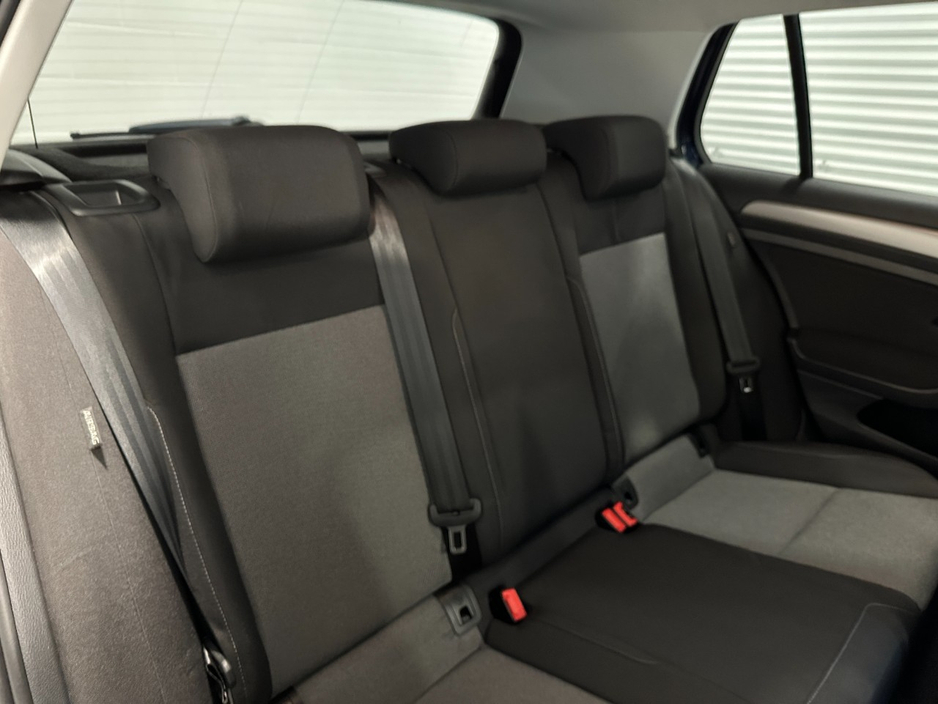 2014 Volkswagen Golf - image 32