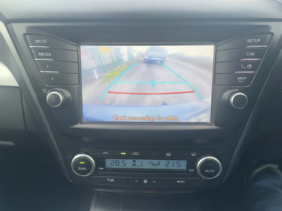 2018 Toyota Avensis - image 12