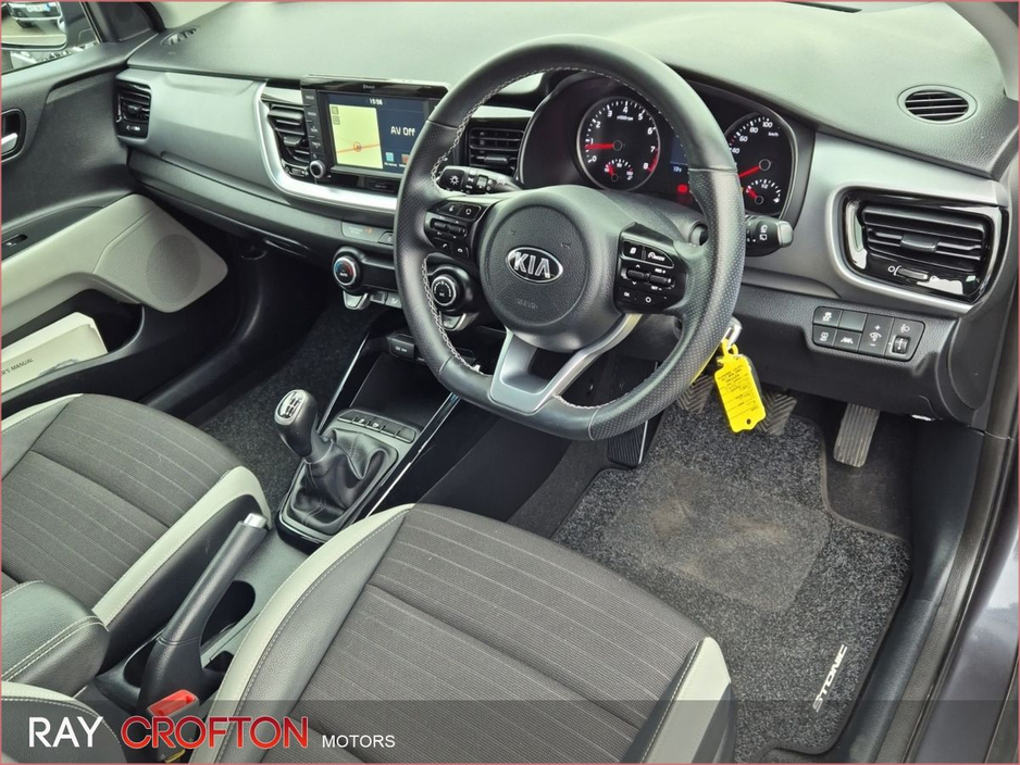 2019 Kia Stonic - image 2